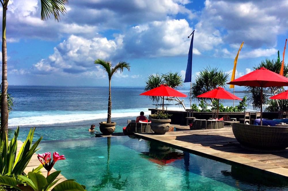 حوض السباحة صورة