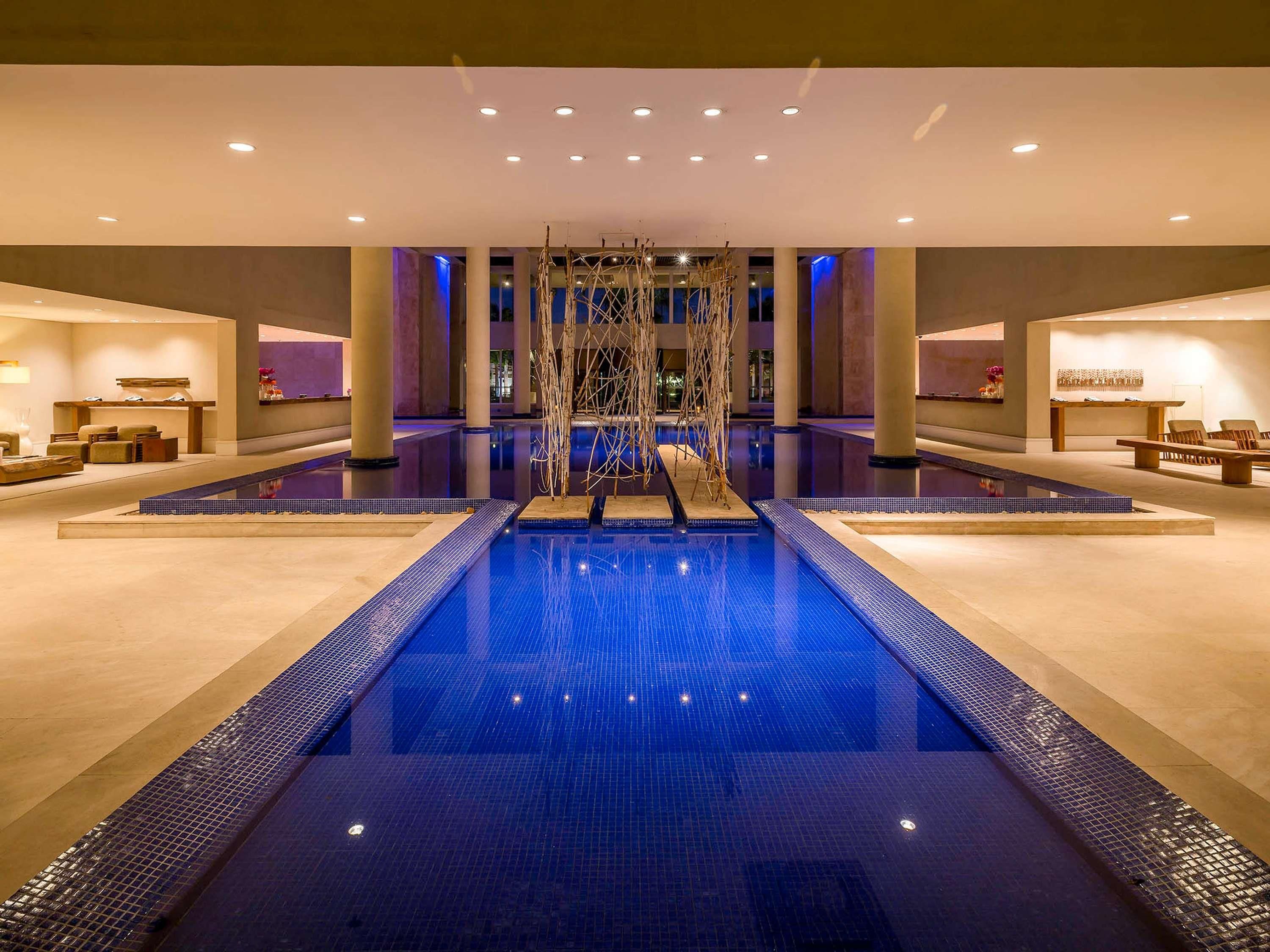 حوض السباحة