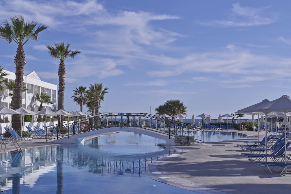 حوض السباحة صورة