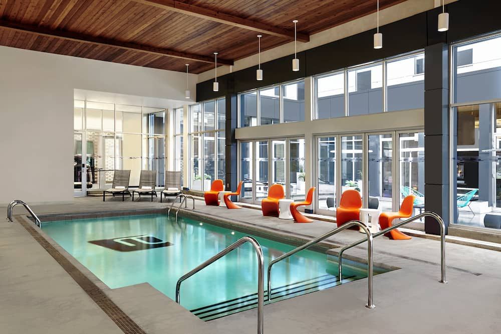 حوض السباحة