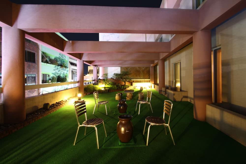 شرفة مرصوفة