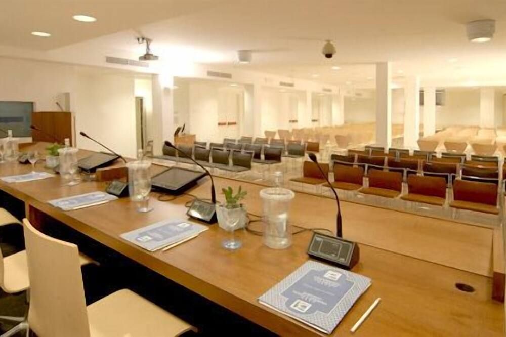 غرفة الاجتماعات