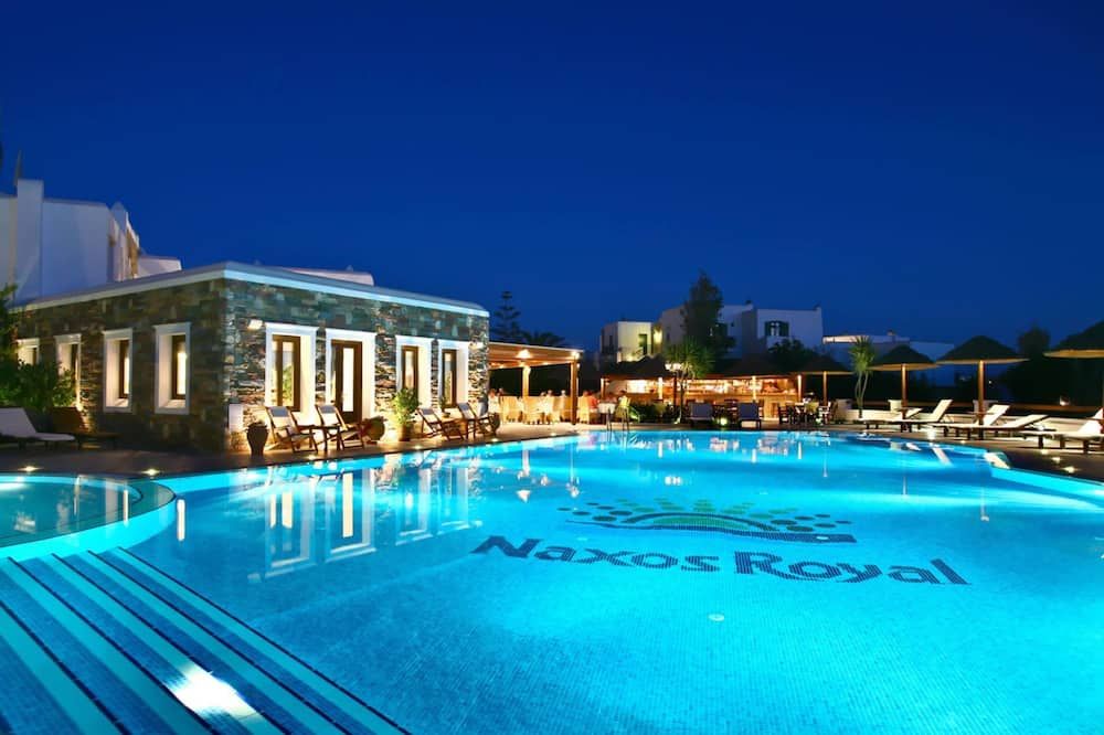 حوض السباحة