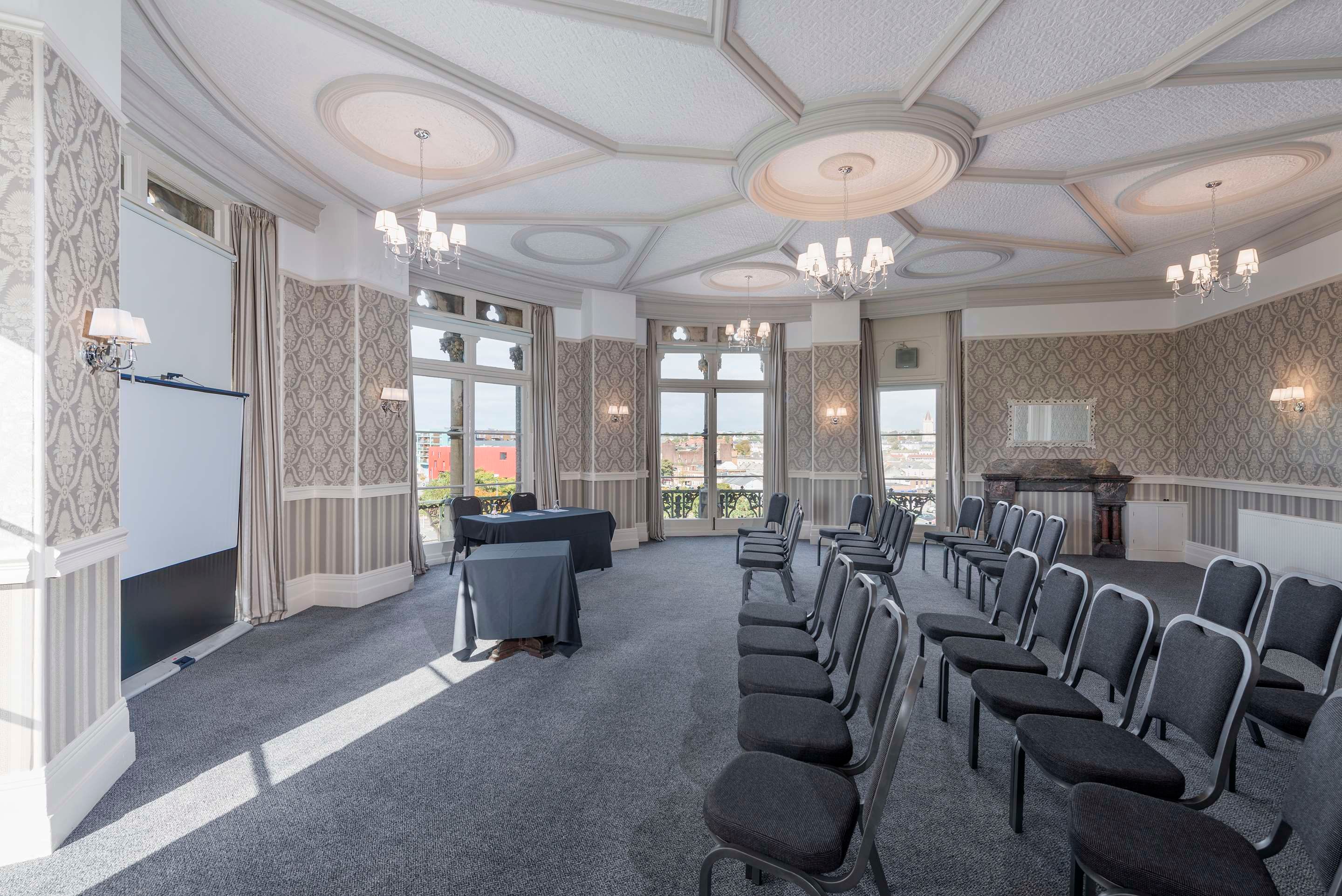 غرفة الاجتماعات