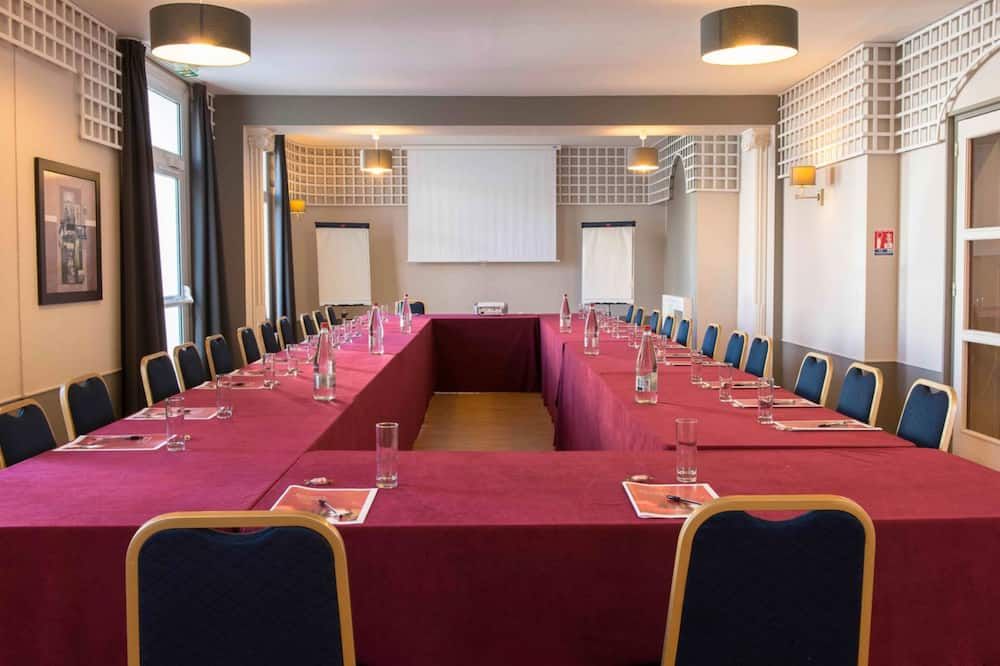 غرفة الاجتماعات