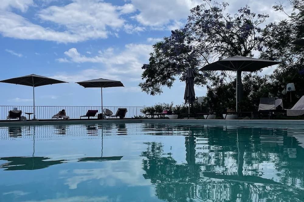 حوض السباحة صورة