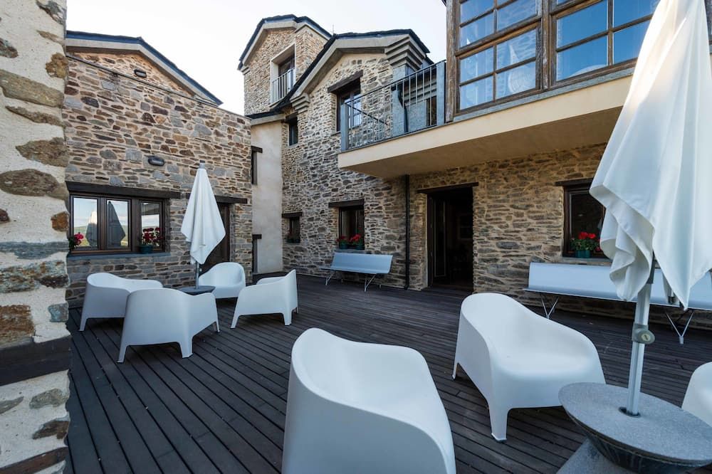 شرفة مرصوفة