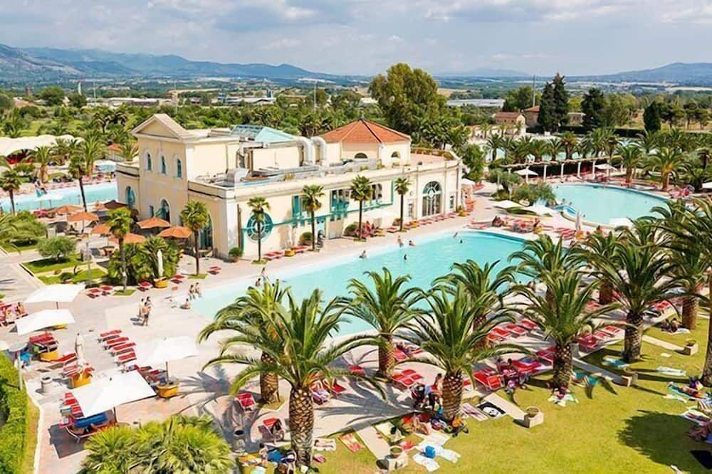 حوض السباحة صورة