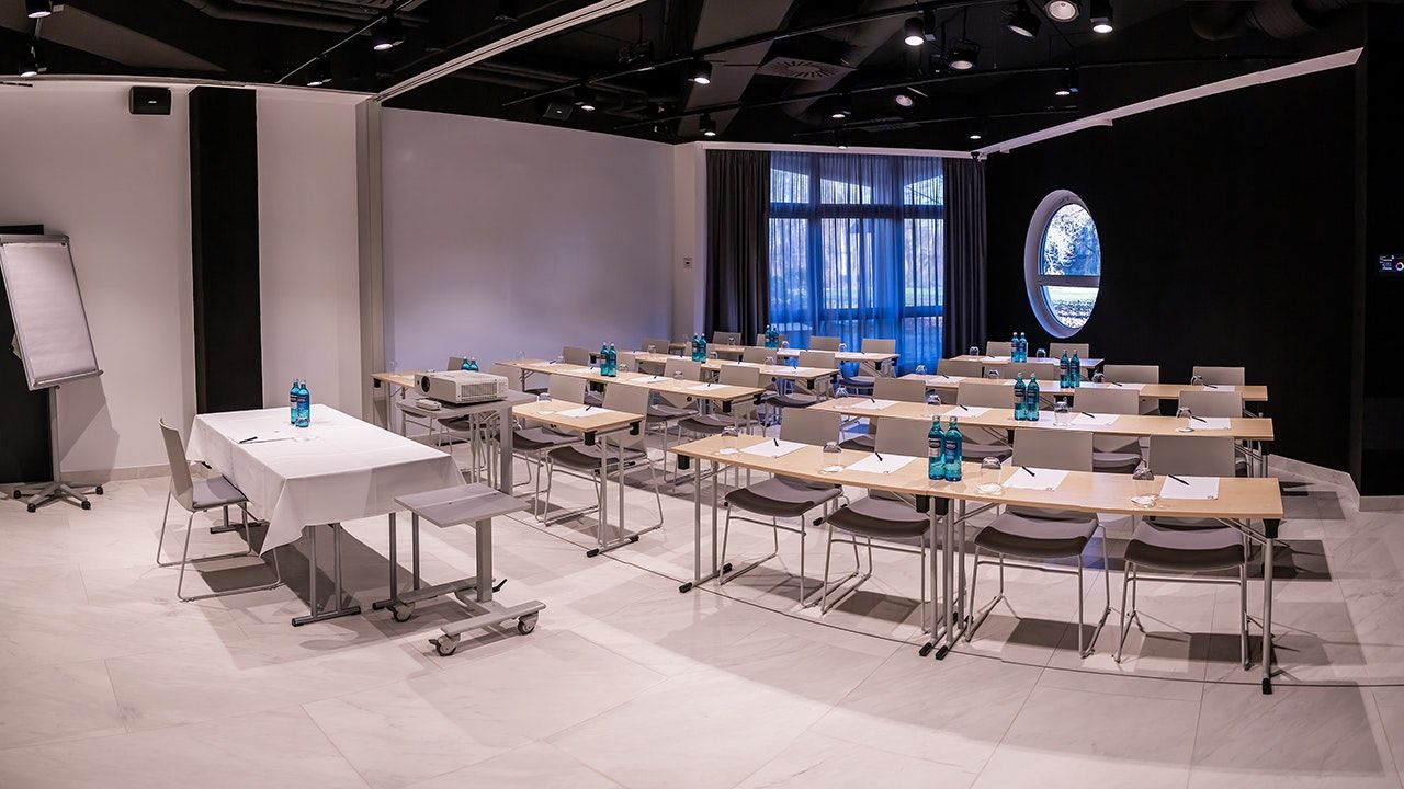 غرفة الاجتماعات