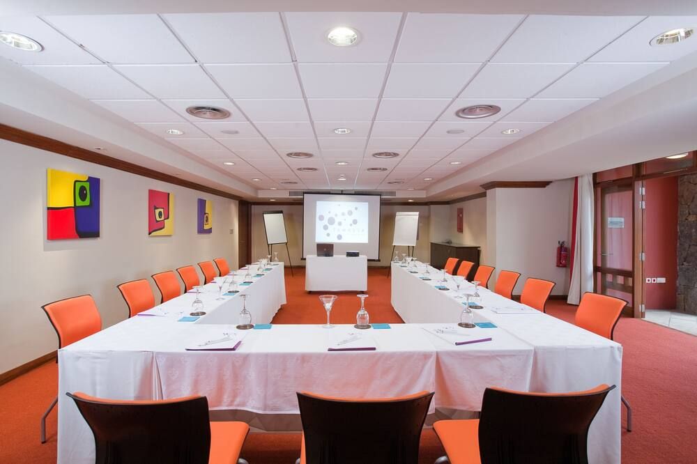 غرفة الاجتماعات