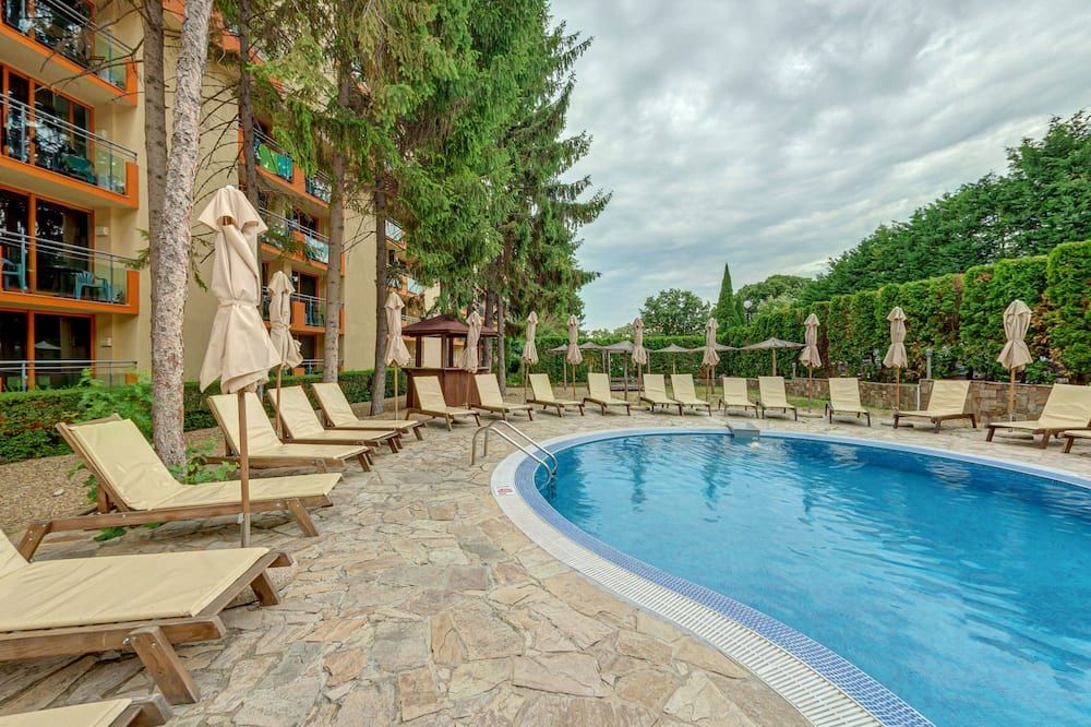 حوض السباحة صورة