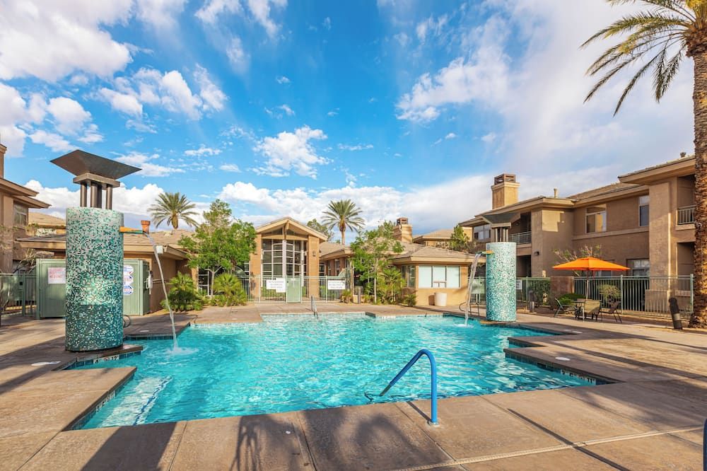 حوض السباحة صورة