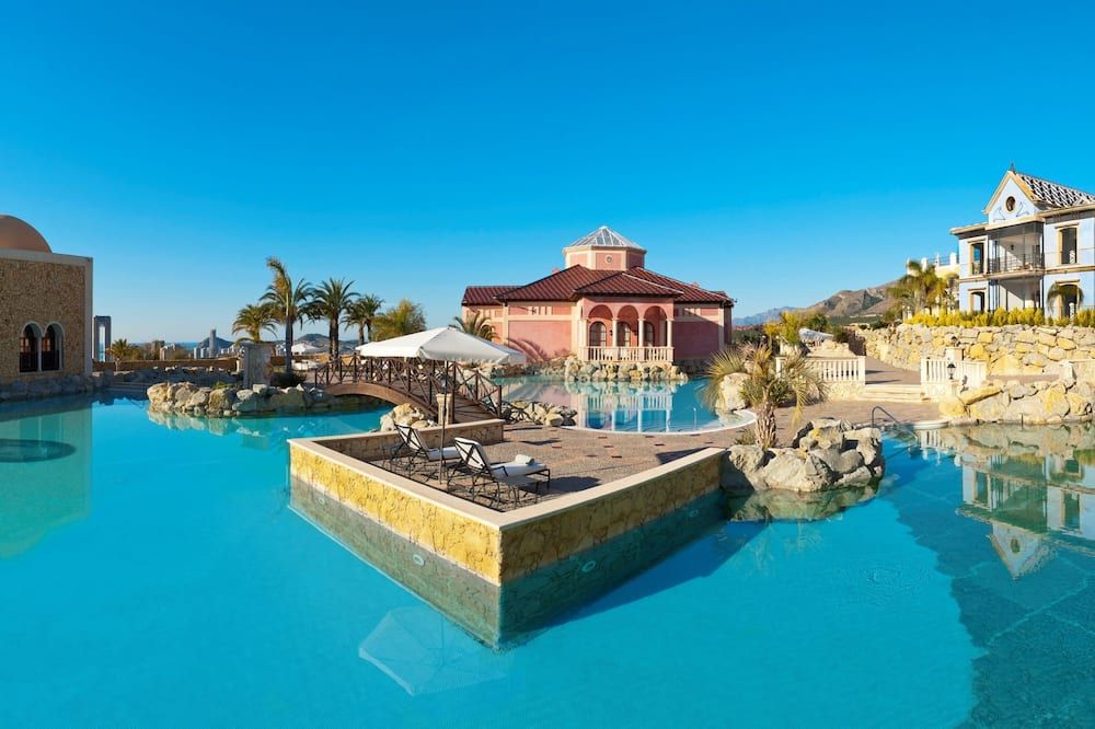 حوض السباحة صورة