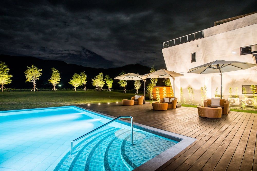 حوض السباحة صورة