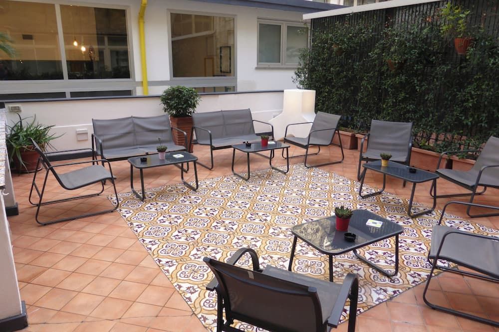 شرفة مرصوفة