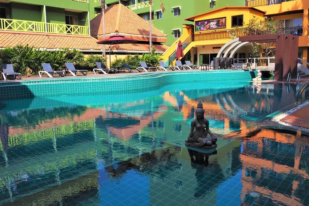 حوض السباحة صورة