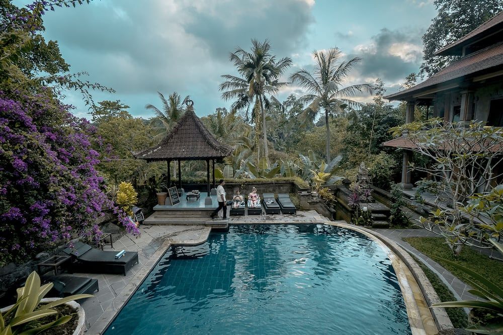 حوض السباحة صورة