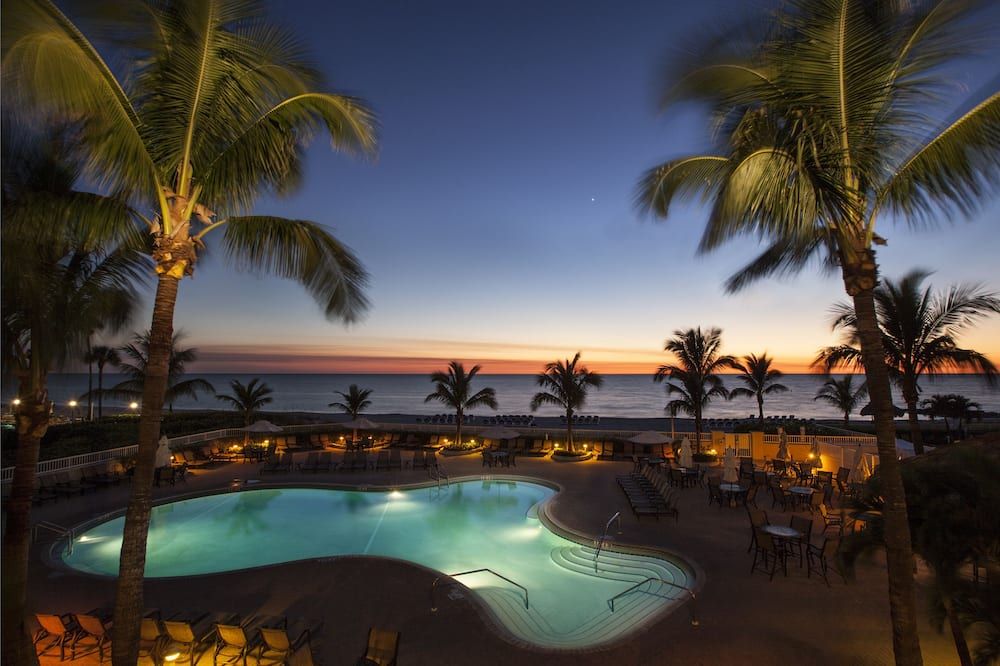 حوض السباحة