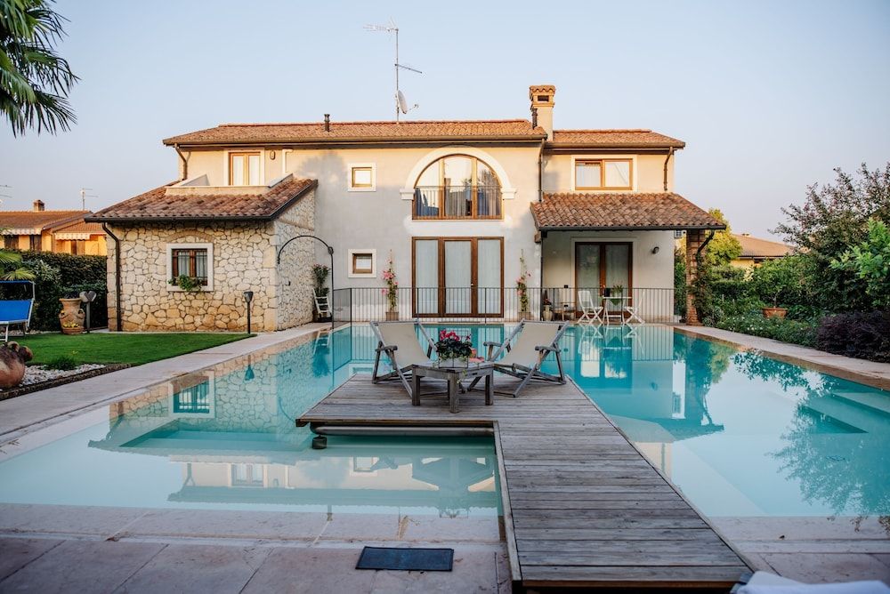 حوض السباحة صورة