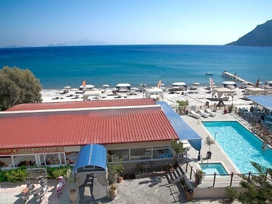 حوض السباحة