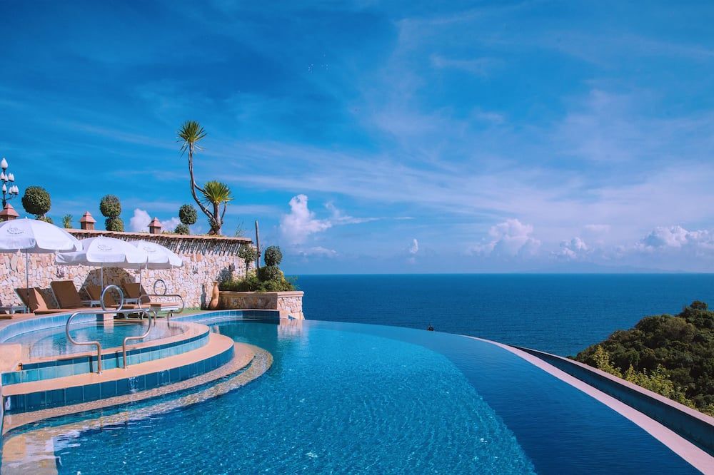 حوض السباحة صورة