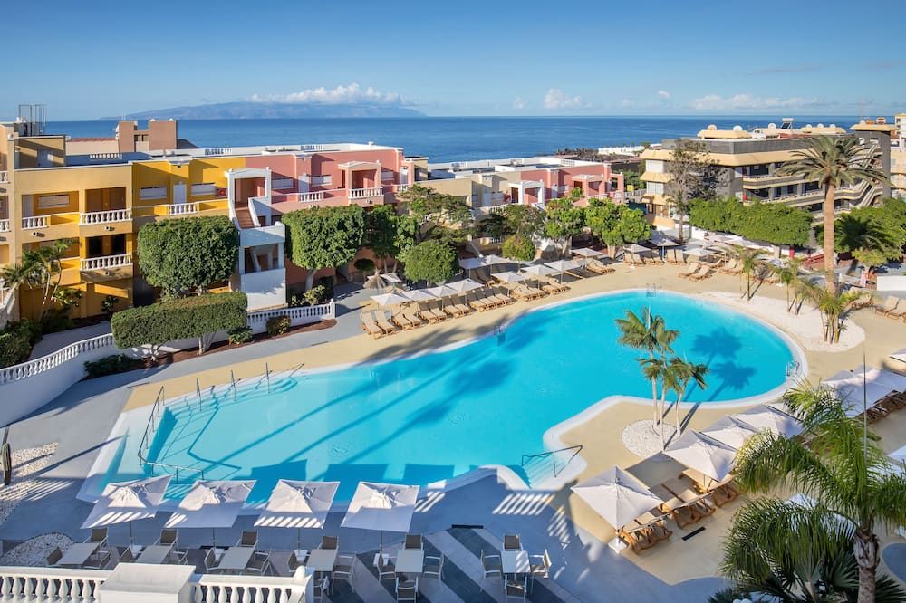 حوض السباحة