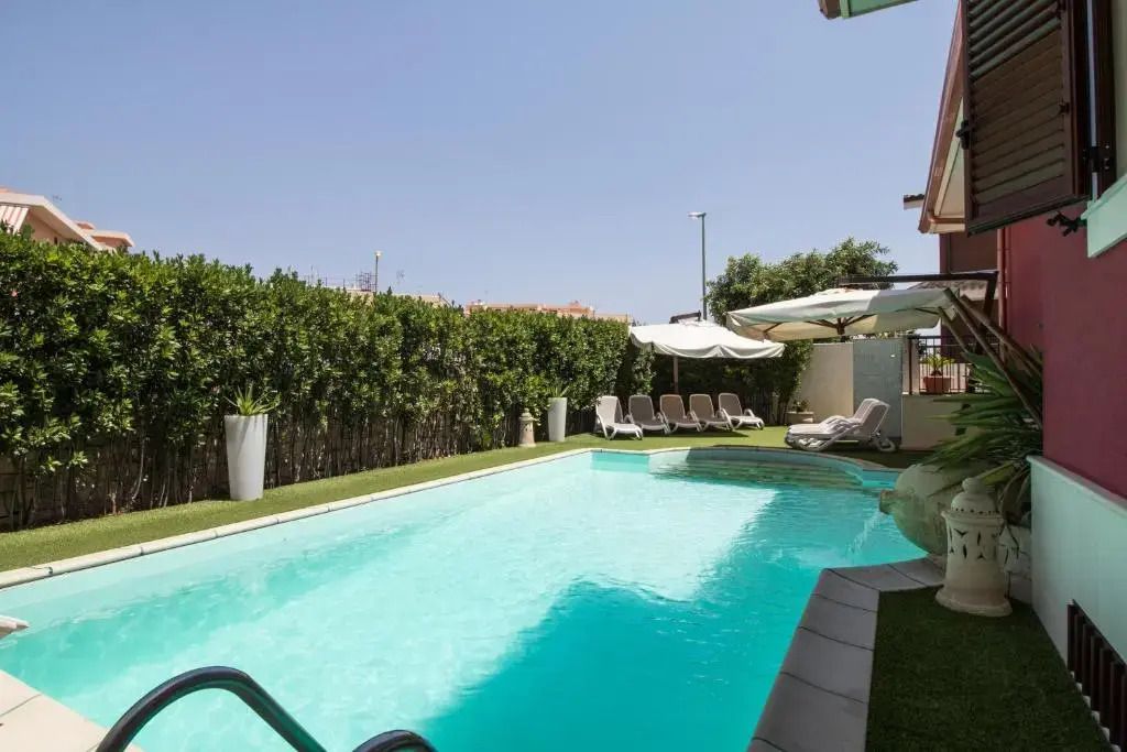 حوض السباحة صورة