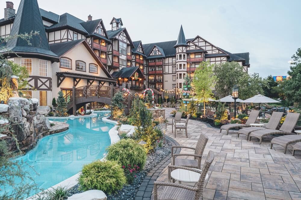 حوض السباحة