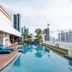 حوض السباحة
