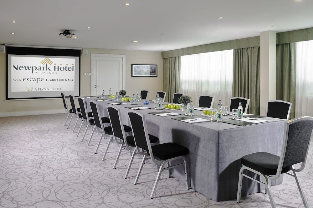 غرفة الاجتماعات