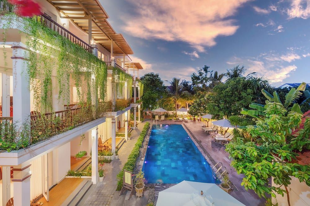 حوض السباحة صورة