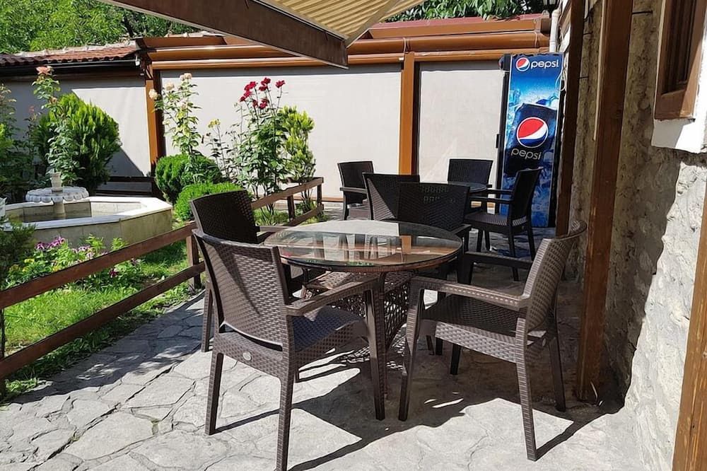 شرفة مرصوفة