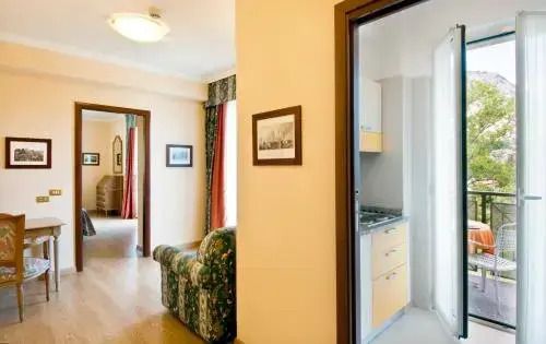 آخر