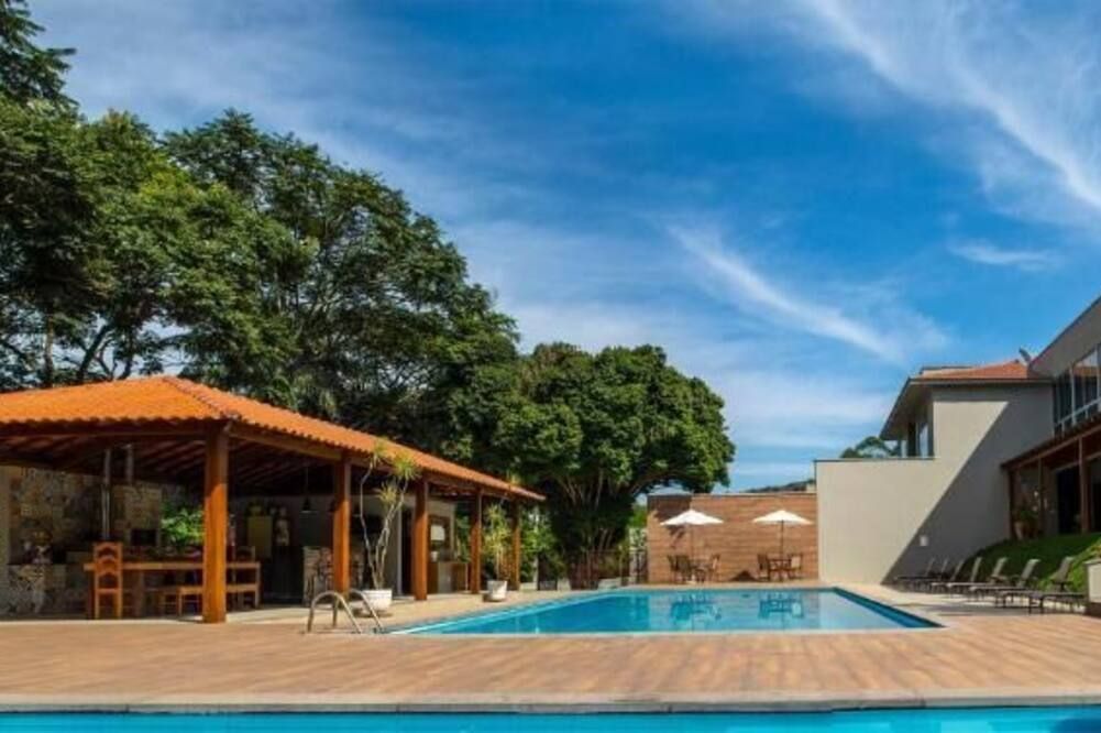 حوض السباحة صورة