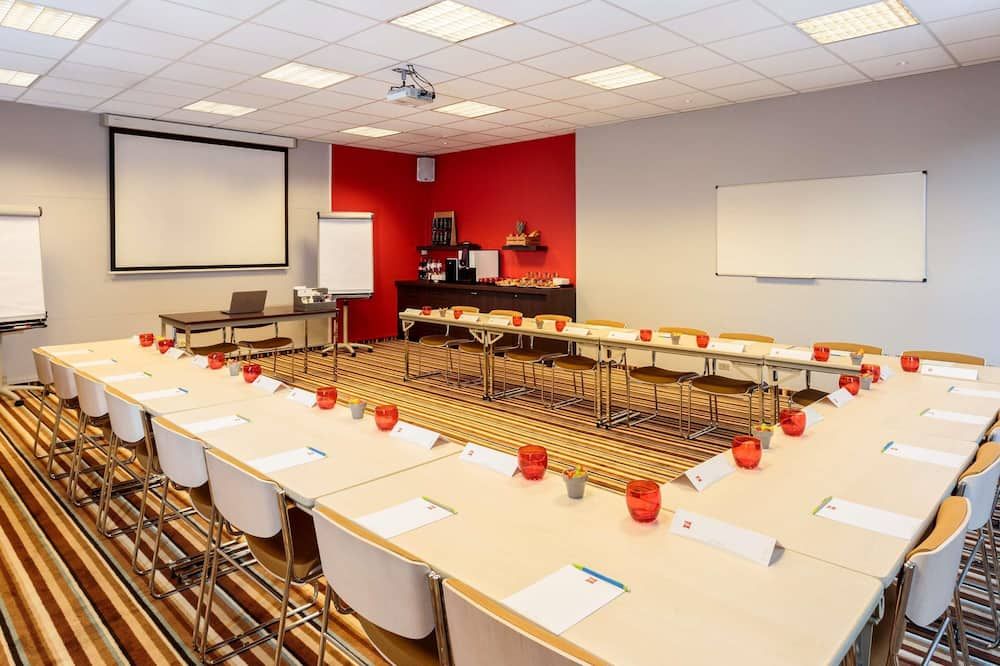 غرفة الاجتماعات