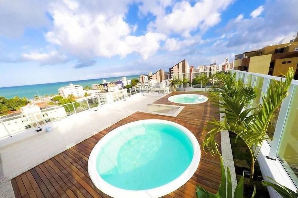 حوض السباحة