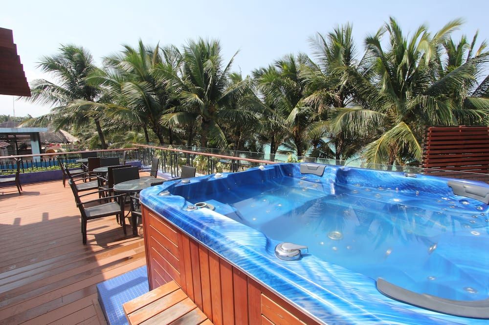 حوض السباحة