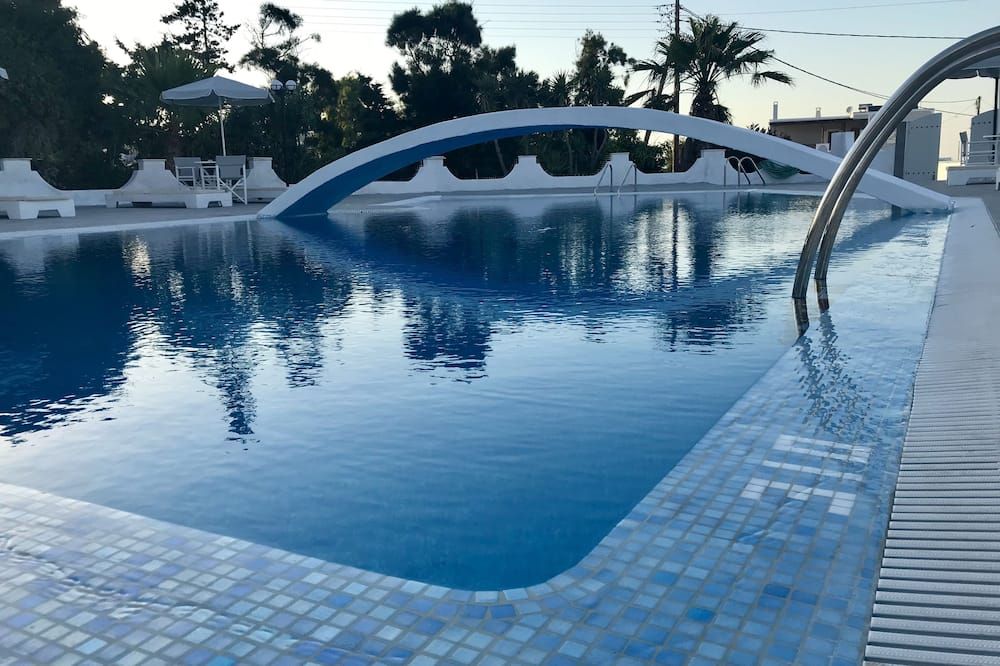 حوض السباحة صورة