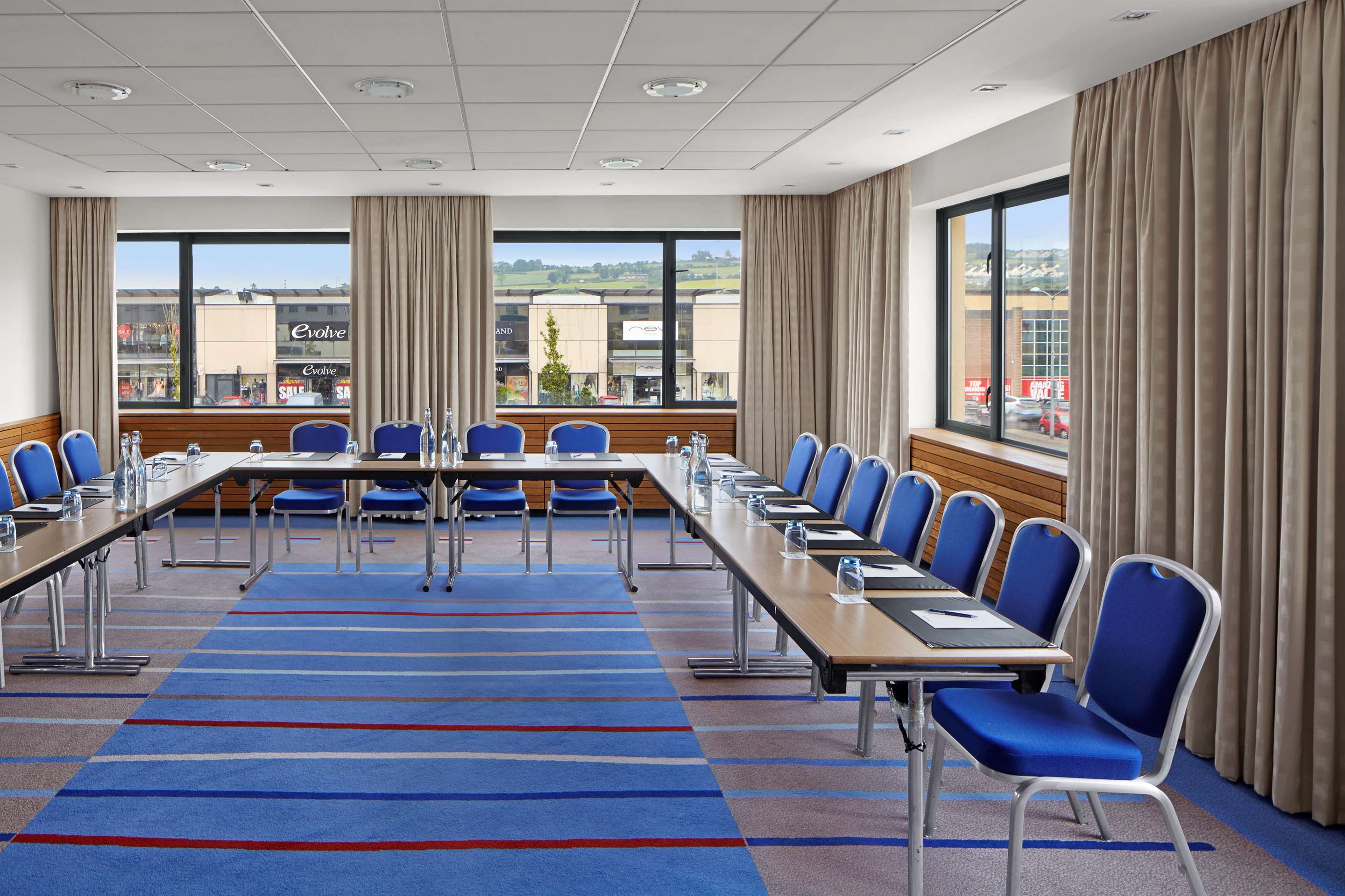 غرفة الاجتماعات