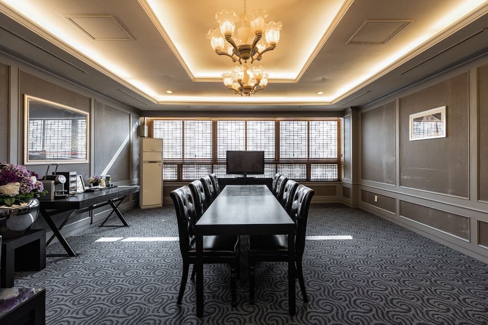 غرفة الاجتماعات