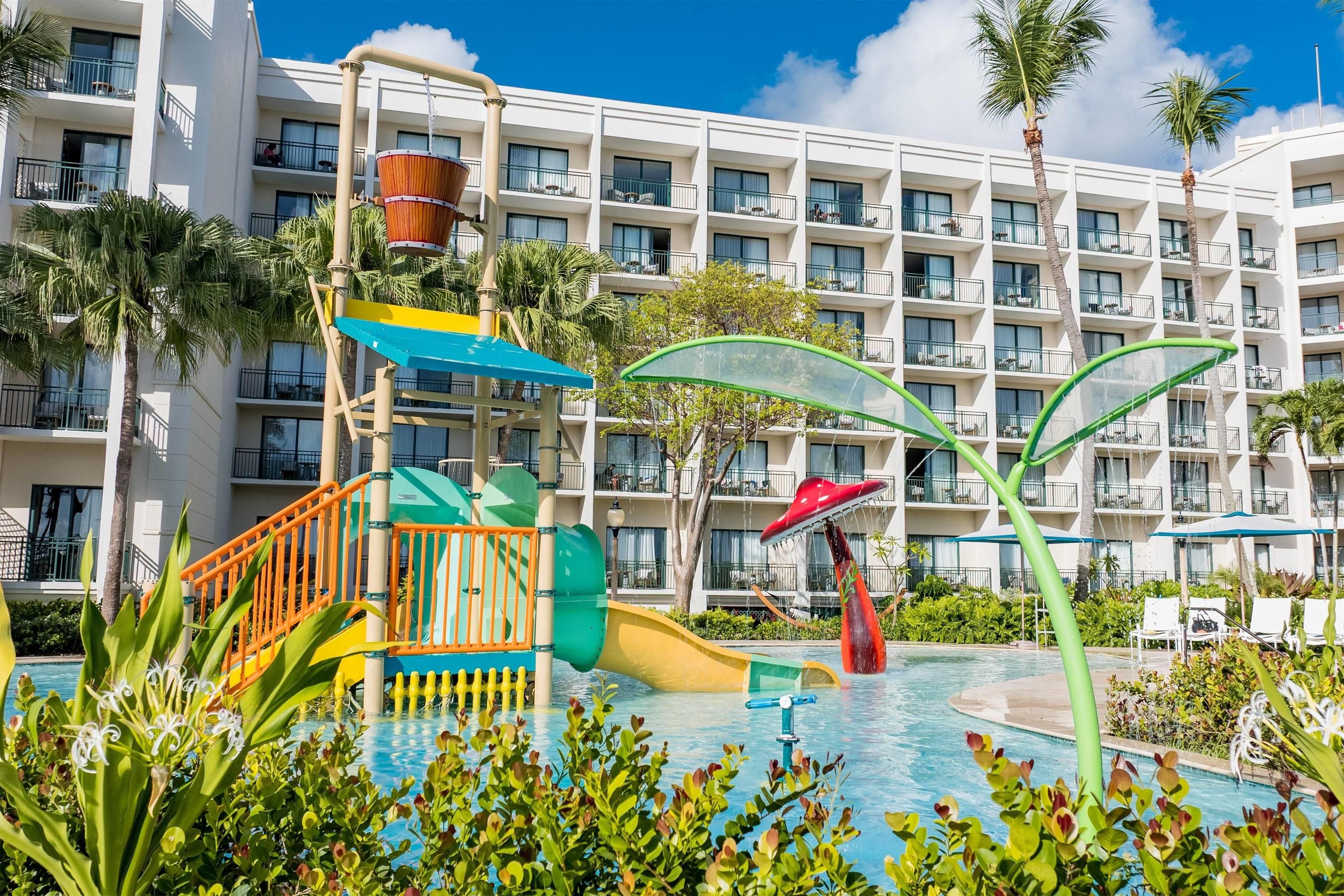 حوض السباحة