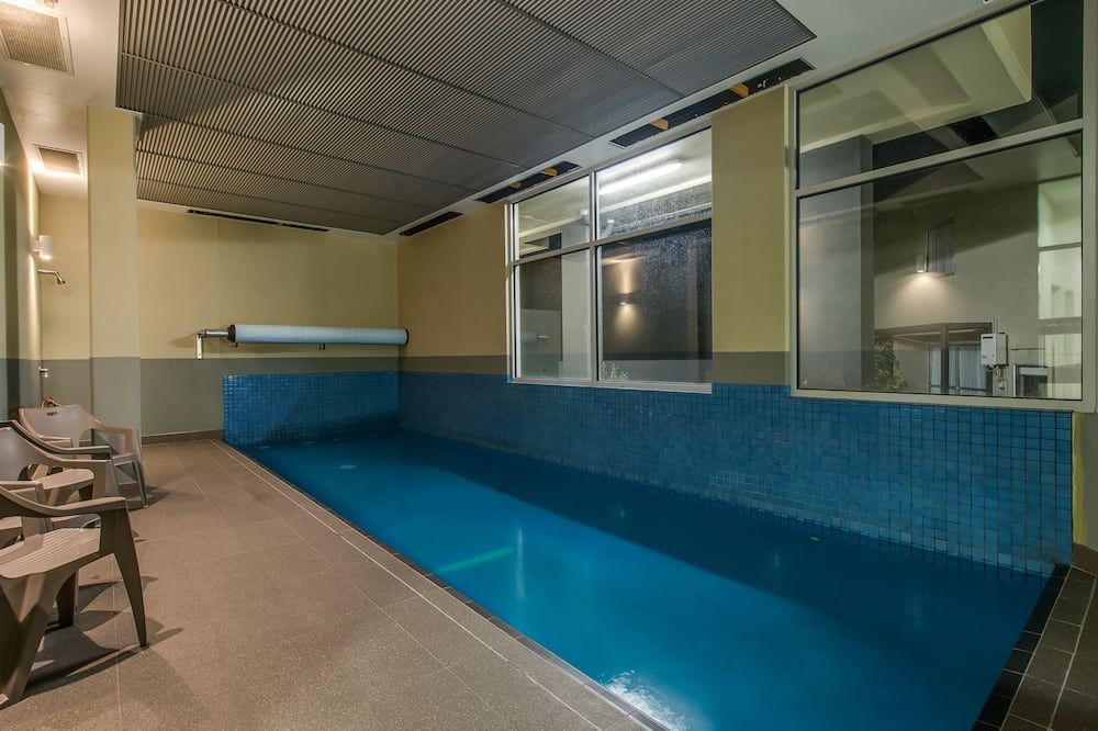 حوض السباحة صورة