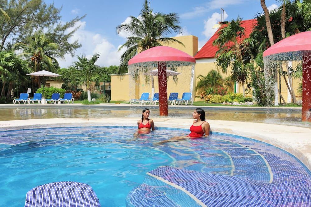 حوض السباحة