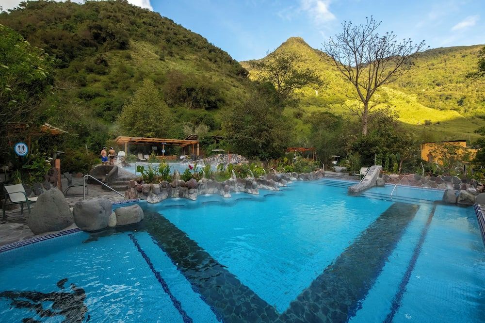 حوض السباحة صورة