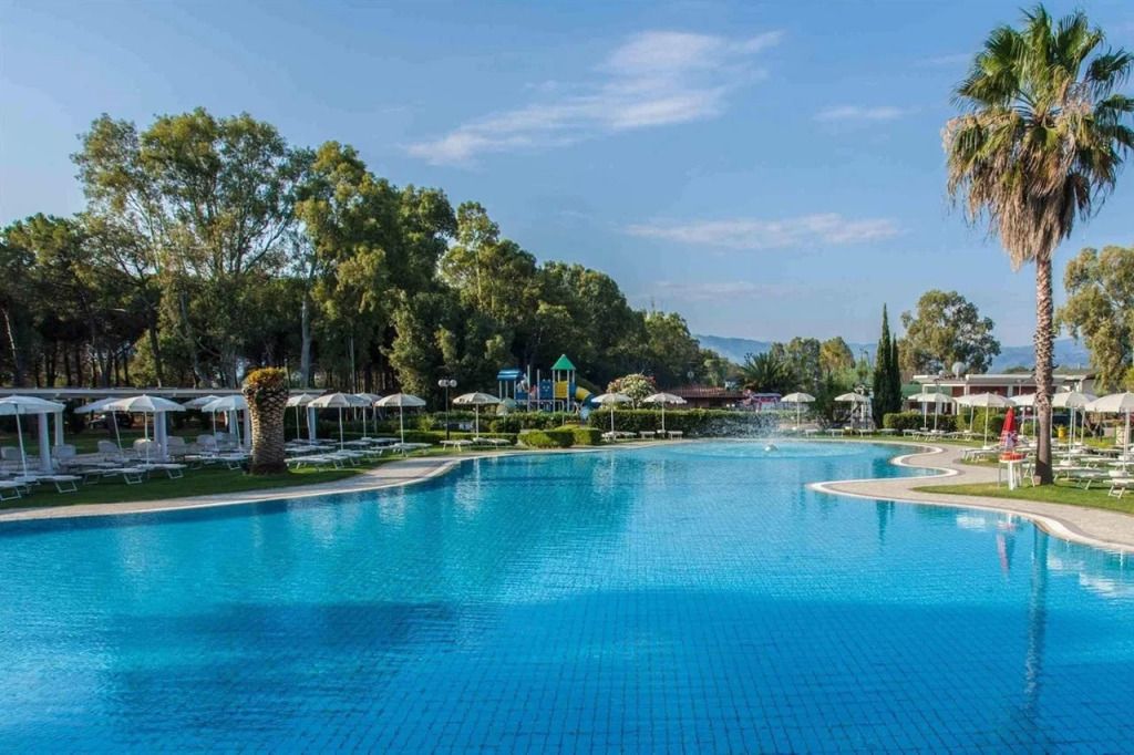 حوض السباحة صورة