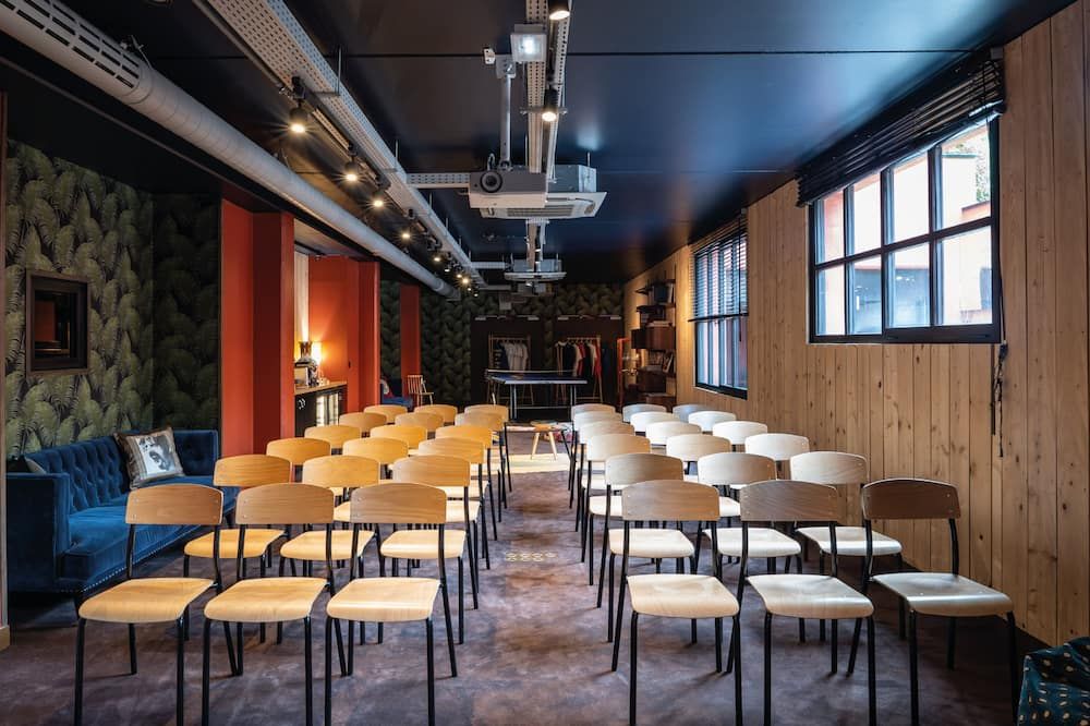 غرفة الاجتماعات