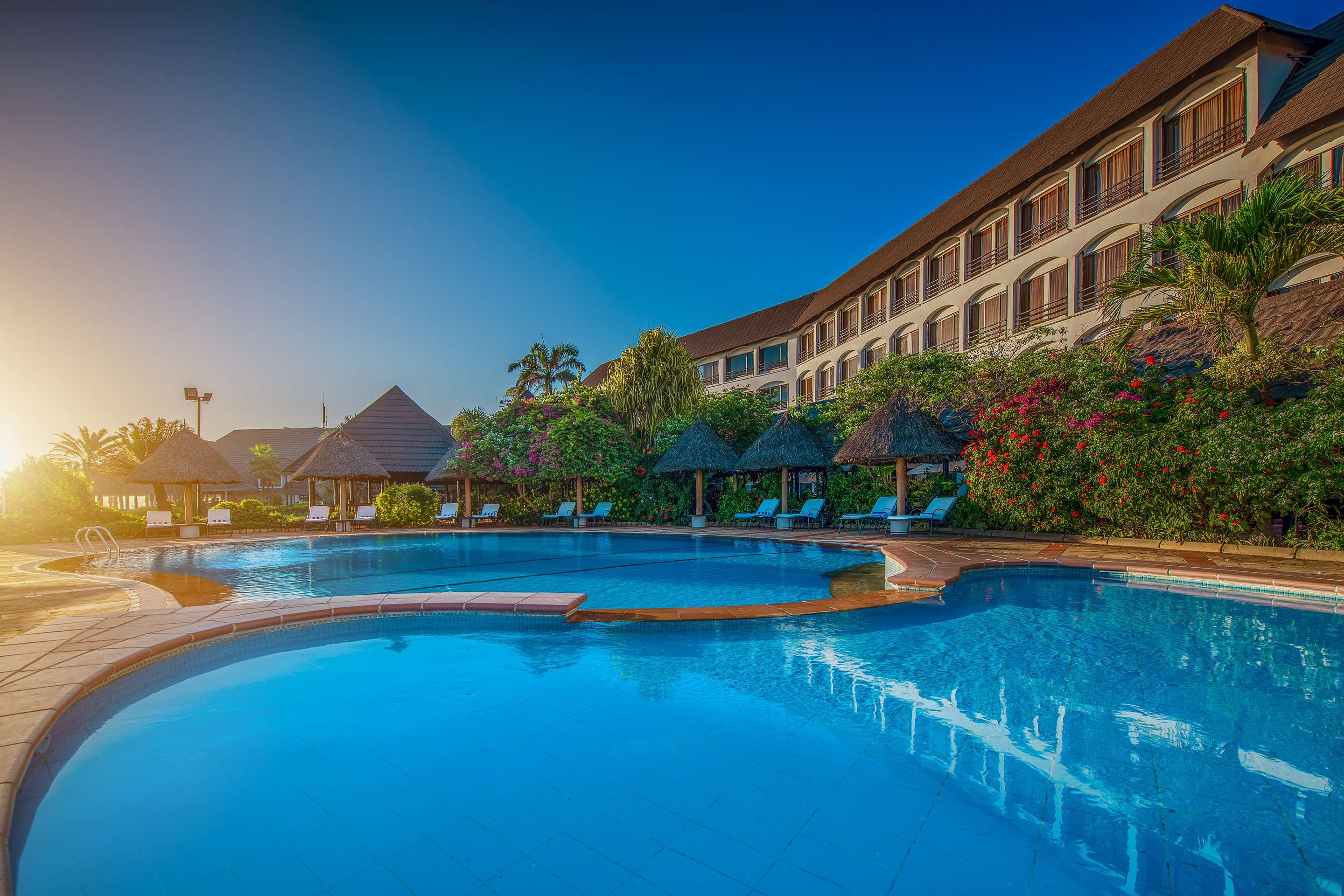 حوض السباحة