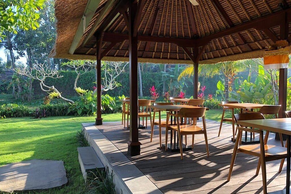 شرفة مرصوفة