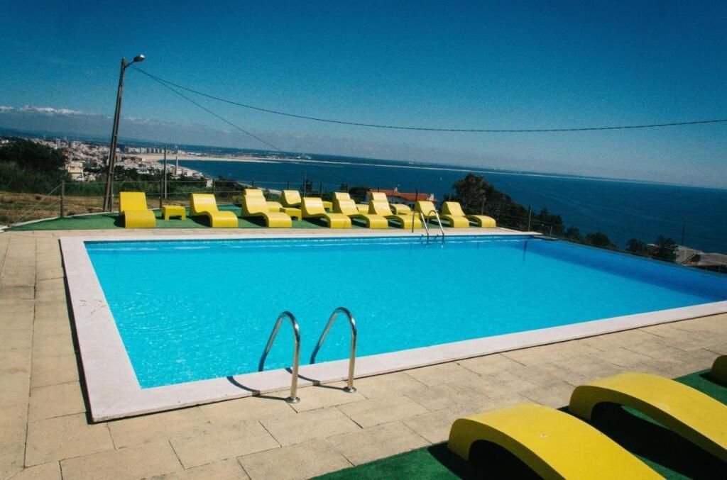 حوض السباحة