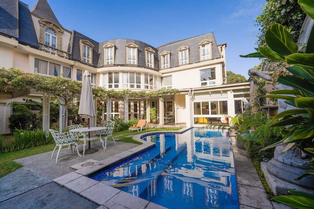 حوض السباحة صورة